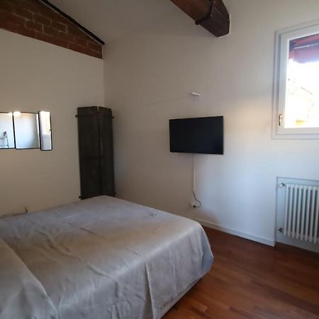 Charme Appartamento Immerso Tra Le Mura Bolognesi エクステリア 写真