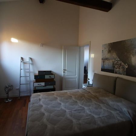 Charme Appartamento Immerso Tra Le Mura Bolognesi エクステリア 写真