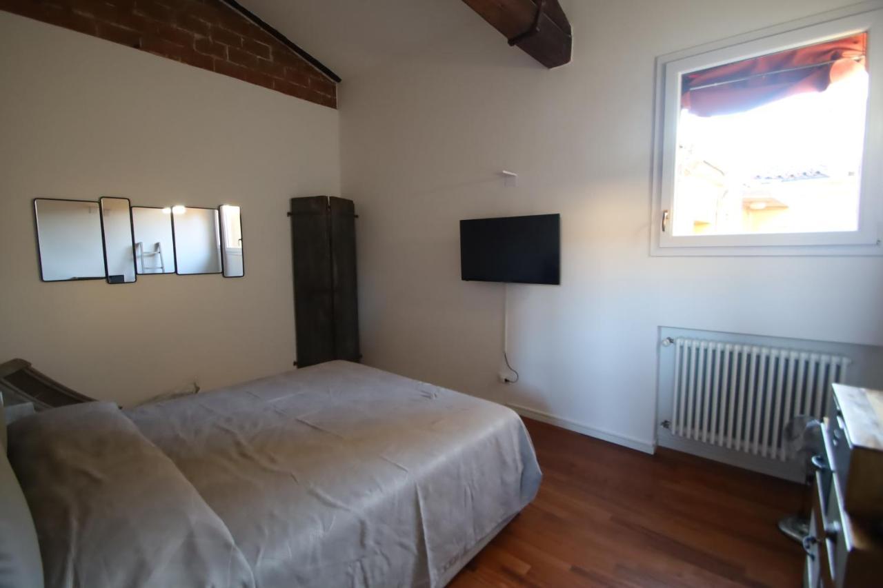 Charme Appartamento Immerso Tra Le Mura Bolognesi エクステリア 写真